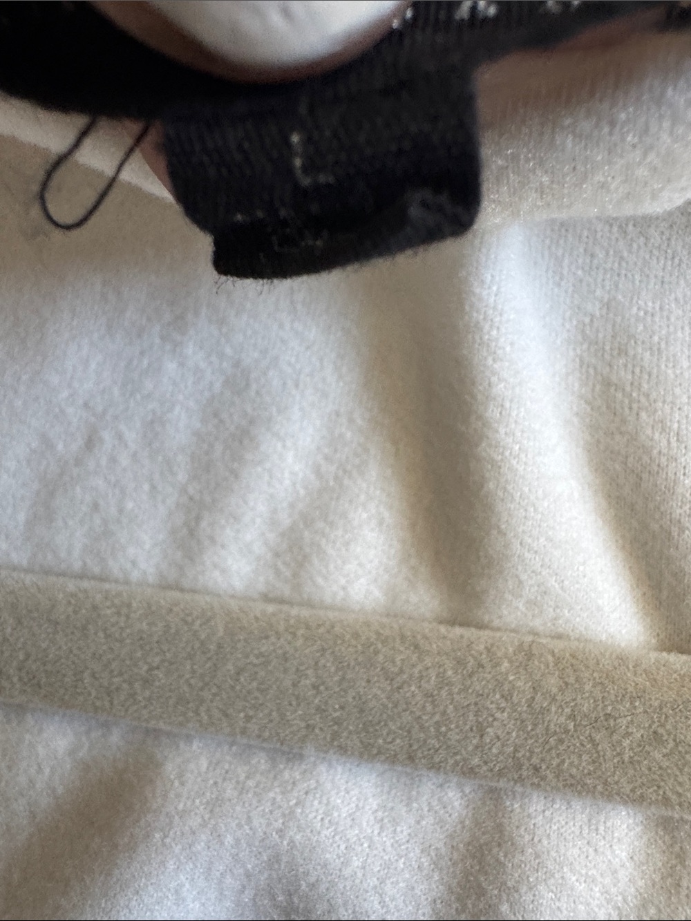 Jane & Delaney White Knit Top and pants - Picture 6 of 6
